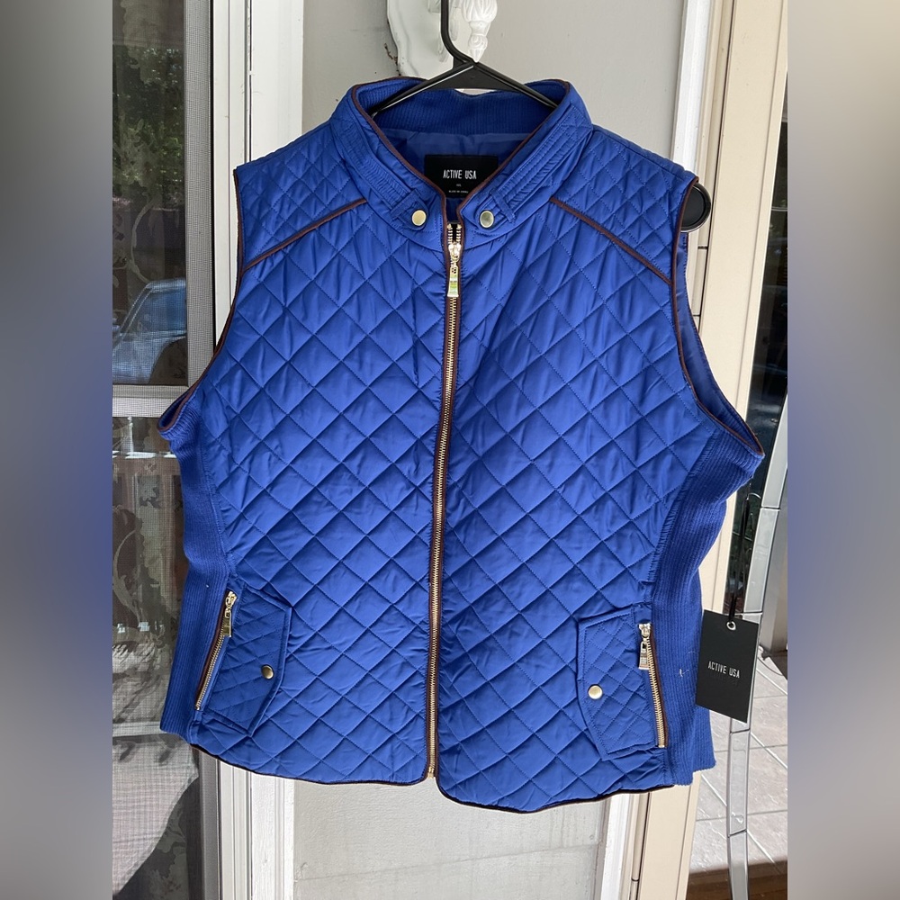 NWT Active USA Womens Quilted Blue Vest Size 1XL Gold Zipper & Snap Full Zip New